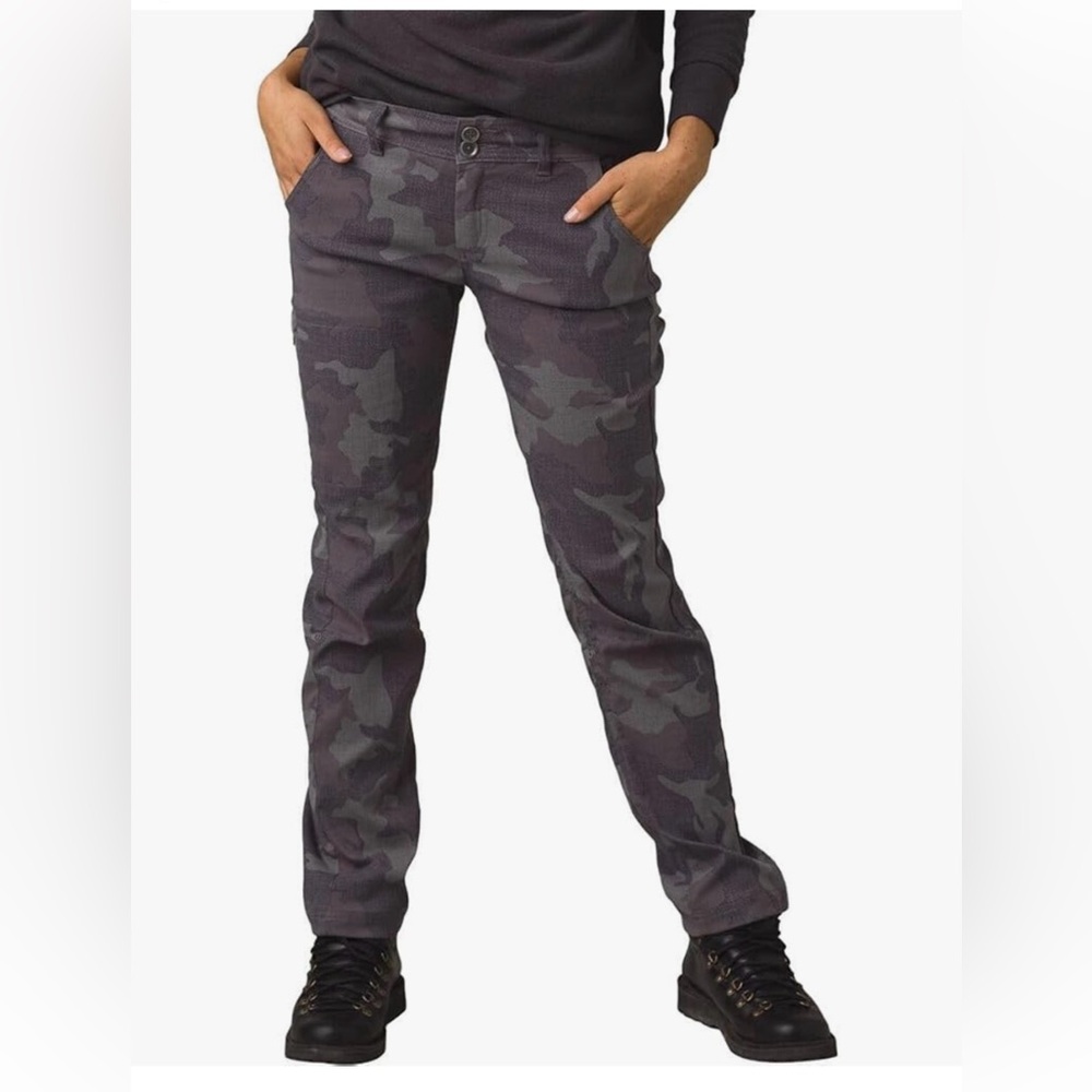 prAna Halle Straight Leg 6 Short in Gravel Camo